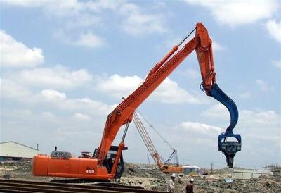 挖掘機(jī)打樁臂的妙用 挖井新利器，專為水資源而生